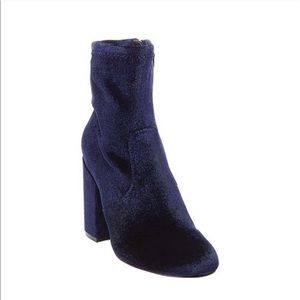 Steve Madden Gaze Blue Velvet Size 9.0